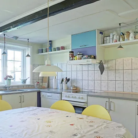 Two-bedroom Holiday In 10 Сasa de vacaciones *