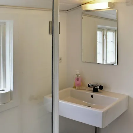 Two-bedroom Holiday In 10 *